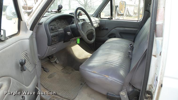 image for item DC5573 1995 Ford F450 bucket truck