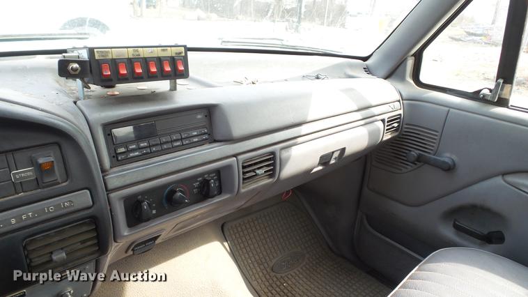 image for item DC5573 1995 Ford F450 bucket truck