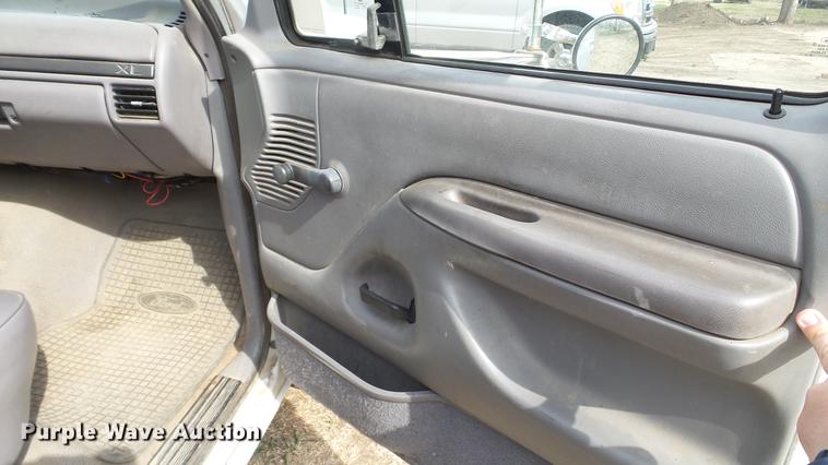 image for item DC5573 1995 Ford F450 bucket truck