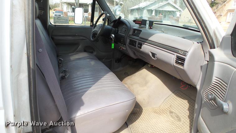 image for item DC5573 1995 Ford F450 bucket truck