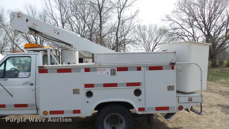 image for item DC5573 1995 Ford F450 bucket truck