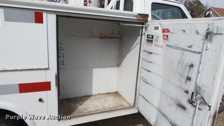 image for item DC5573 1995 Ford F450 bucket truck