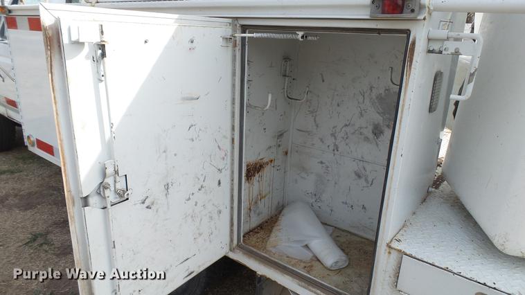 image for item DC5573 1995 Ford F450 bucket truck