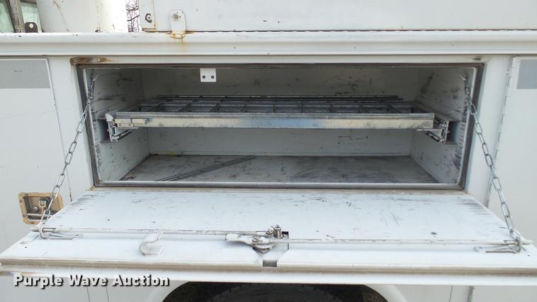 image for item DC5573 1995 Ford F450 bucket truck