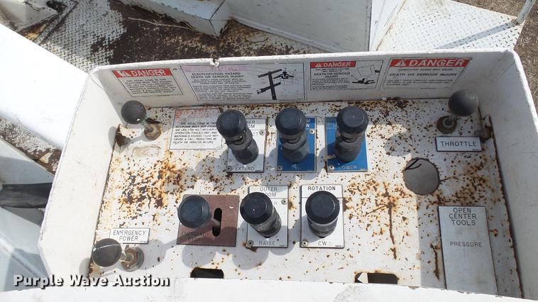 image for item DC5573 1995 Ford F450 bucket truck