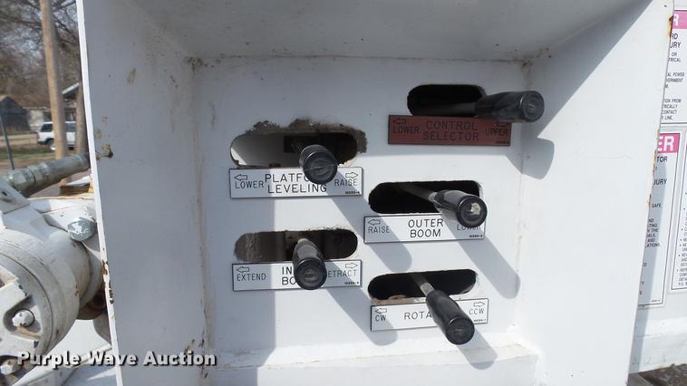 image for item DC5573 1995 Ford F450 bucket truck