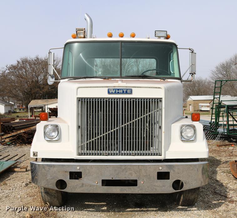 image for item DC7630 1984 White Volvo WCS 42T service truck with crane
