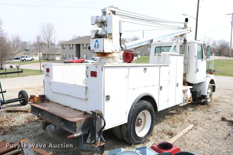 image for item DC7630 1984 White Volvo WCS 42T service truck with crane