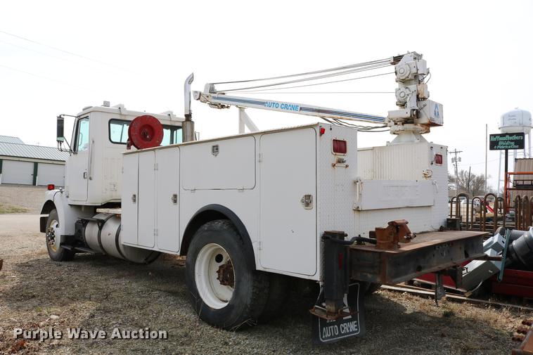 image for item DC7630 1984 White Volvo WCS 42T service truck with crane
