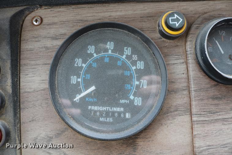 image for item DC7630 1984 White Volvo WCS 42T service truck with crane