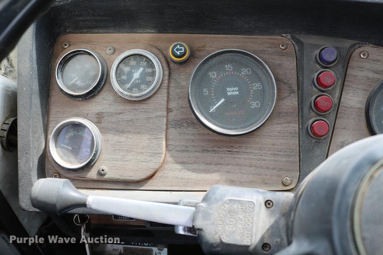 image for item DC7630 1984 White Volvo WCS 42T service truck with crane