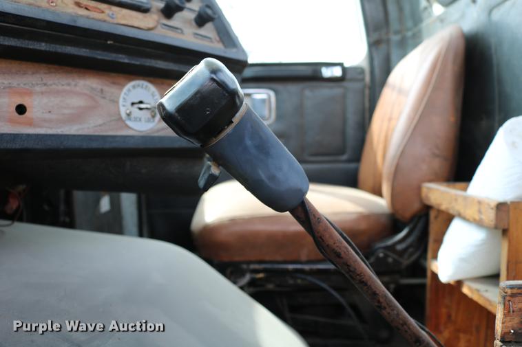 image for item DC7630 1984 White Volvo WCS 42T service truck with crane