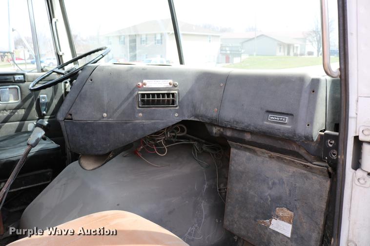 image for item DC7630 1984 White Volvo WCS 42T service truck with crane