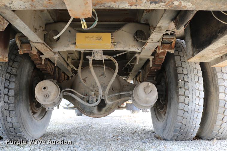 image for item DC7630 1984 White Volvo WCS 42T service truck with crane