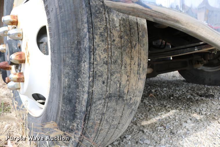 image for item DC7630 1984 White Volvo WCS 42T service truck with crane