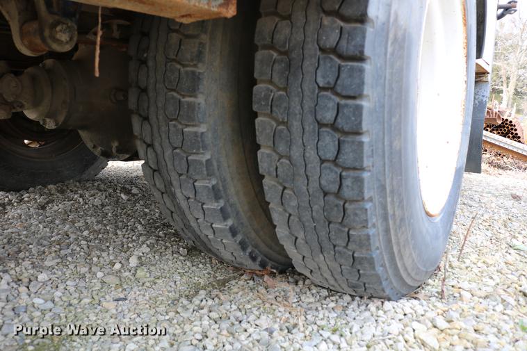 image for item DC7630 1984 White Volvo WCS 42T service truck with crane