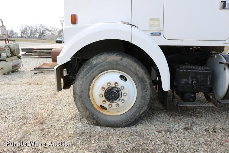 image for item DC7630 1984 White Volvo WCS 42T service truck with crane