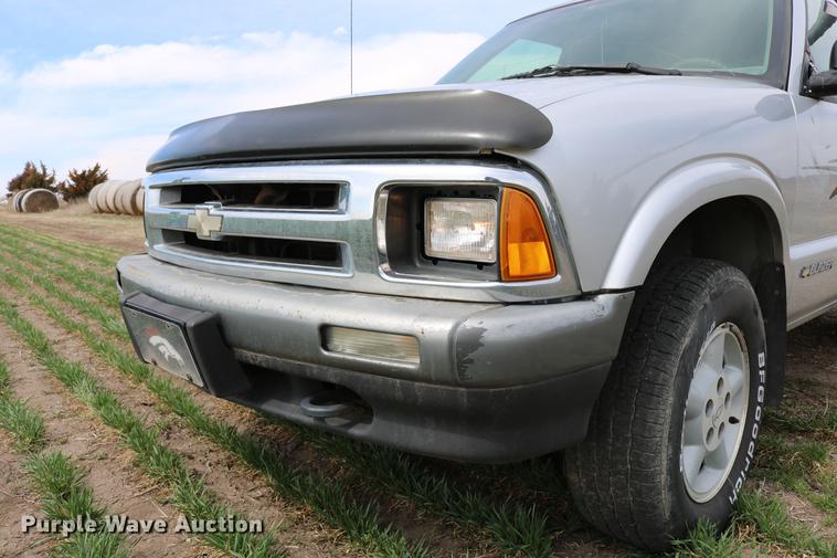 image for item DC7648 1996 Chevrolet Blazer LS SUV