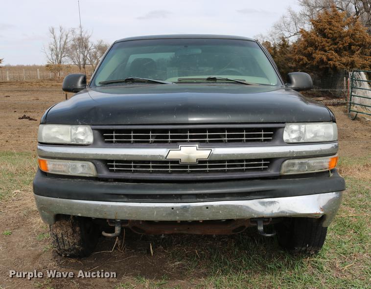 image for item DC7649 2002 Chevrolet Silverado 1500 pickup truck