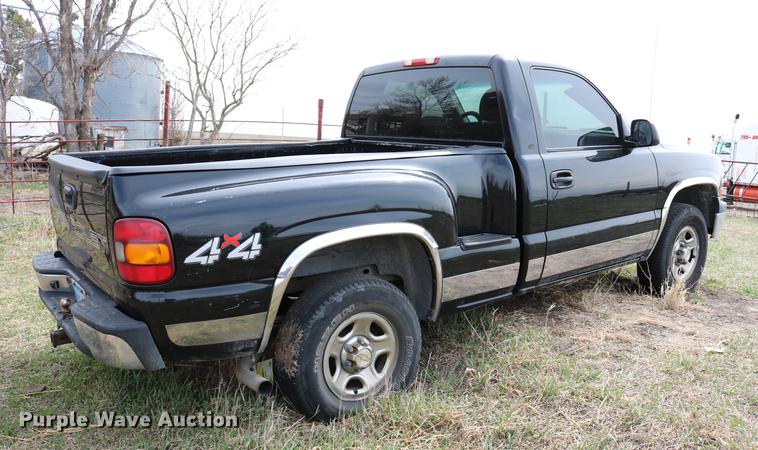 image for item DC7649 2002 Chevrolet Silverado 1500 pickup truck