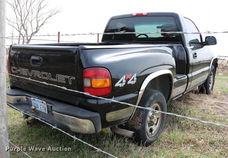 image for item DC7649 2002 Chevrolet Silverado 1500 pickup truck