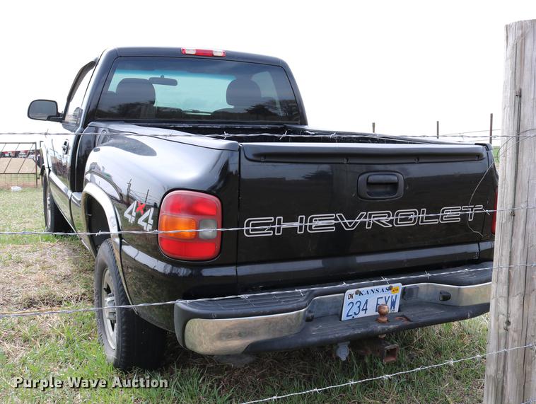 image for item DC7649 2002 Chevrolet Silverado 1500 pickup truck
