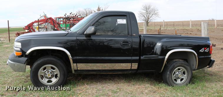 image for item DC7649 2002 Chevrolet Silverado 1500 pickup truck