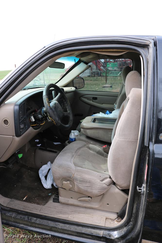 image for item DC7649 2002 Chevrolet Silverado 1500 pickup truck