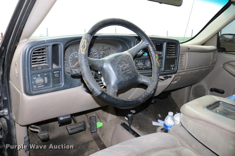 image for item DC7649 2002 Chevrolet Silverado 1500 pickup truck