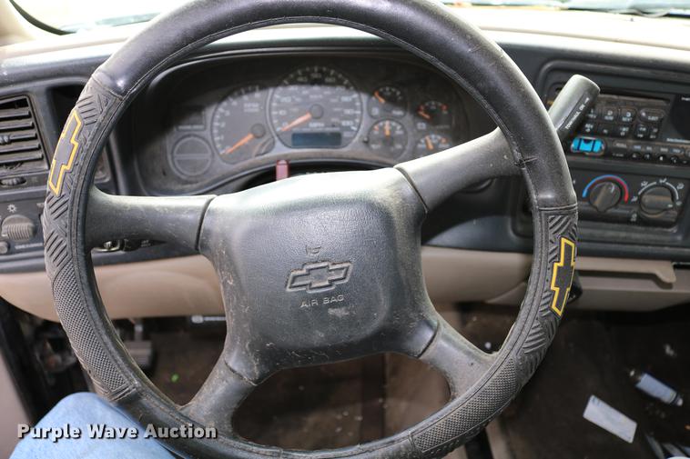 image for item DC7649 2002 Chevrolet Silverado 1500 pickup truck