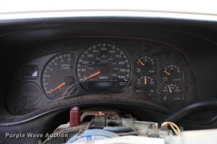 image for item DC7649 2002 Chevrolet Silverado 1500 pickup truck