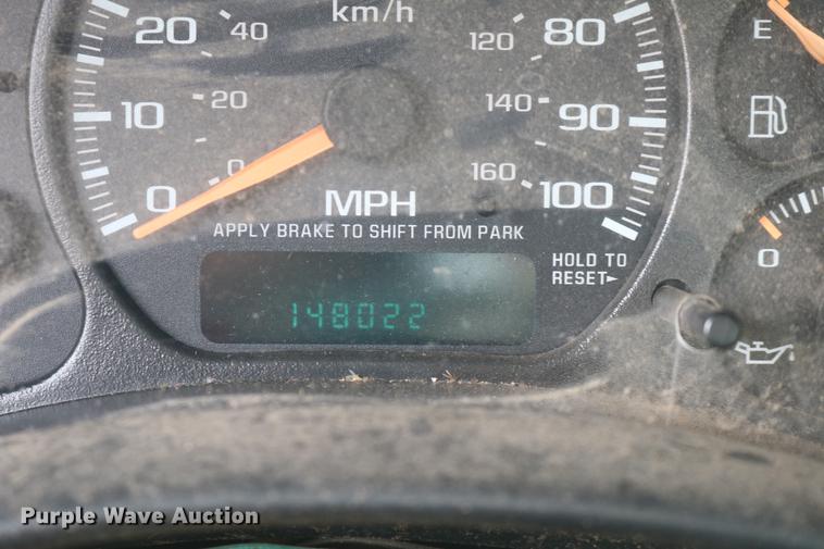 image for item DC7649 2002 Chevrolet Silverado 1500 pickup truck