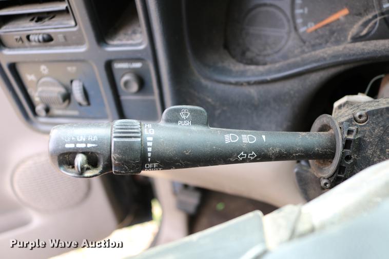 image for item DC7649 2002 Chevrolet Silverado 1500 pickup truck