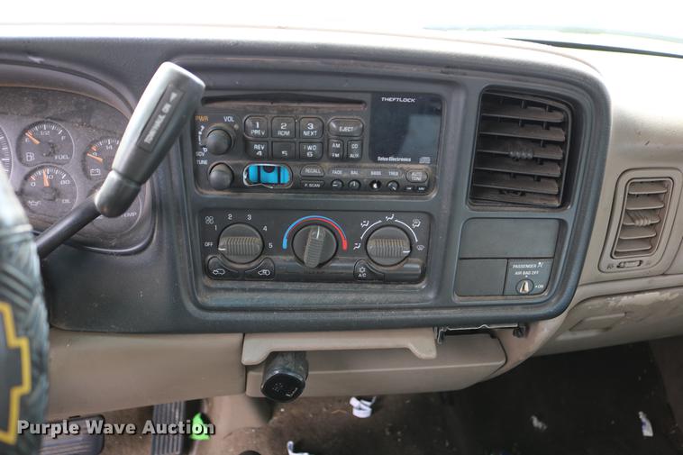 image for item DC7649 2002 Chevrolet Silverado 1500 pickup truck