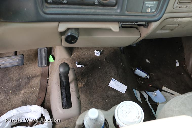 image for item DC7649 2002 Chevrolet Silverado 1500 pickup truck