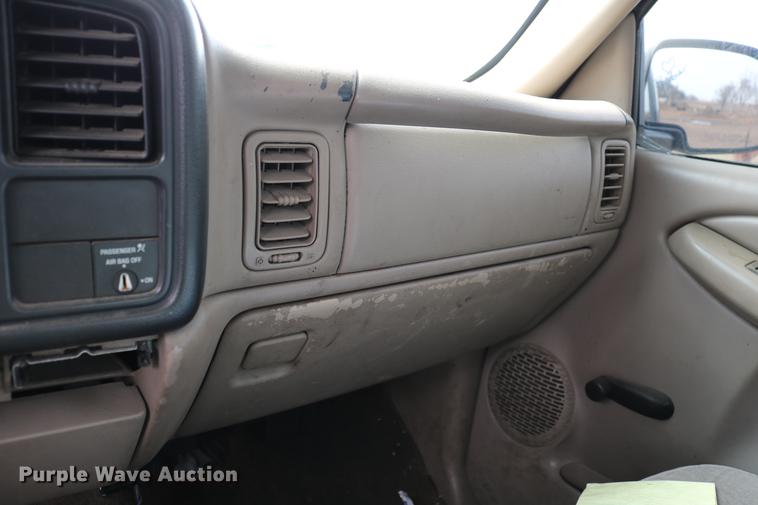 image for item DC7649 2002 Chevrolet Silverado 1500 pickup truck