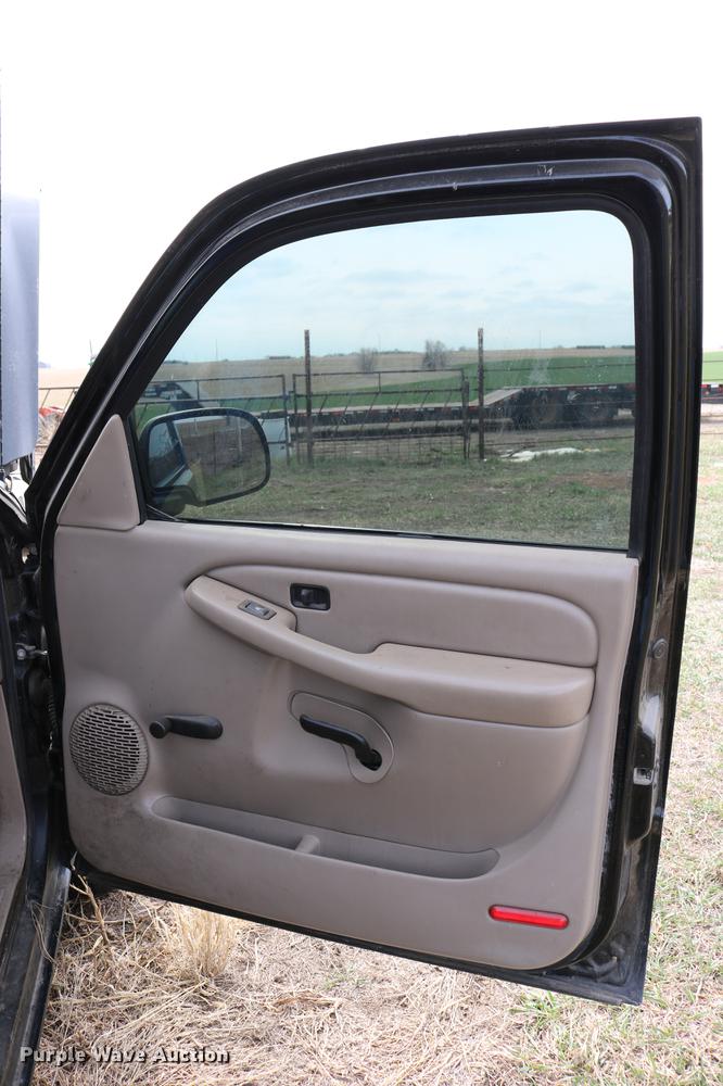 image for item DC7649 2002 Chevrolet Silverado 1500 pickup truck