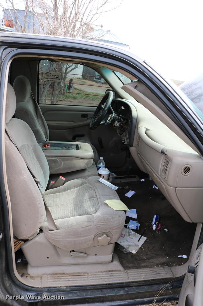 image for item DC7649 2002 Chevrolet Silverado 1500 pickup truck