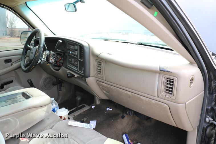 image for item DC7649 2002 Chevrolet Silverado 1500 pickup truck