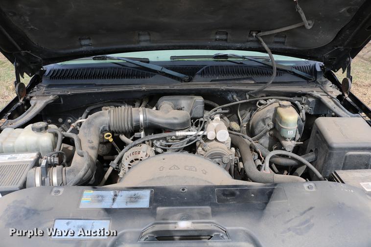 image for item DC7649 2002 Chevrolet Silverado 1500 pickup truck