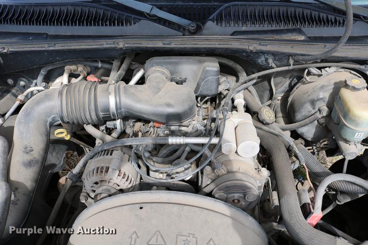 image for item DC7649 2002 Chevrolet Silverado 1500 pickup truck