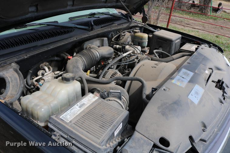 image for item DC7649 2002 Chevrolet Silverado 1500 pickup truck