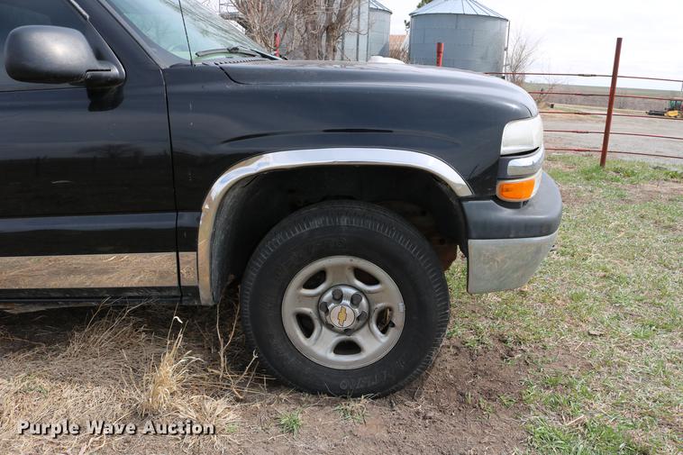 image for item DC7649 2002 Chevrolet Silverado 1500 pickup truck