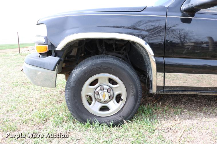 image for item DC7649 2002 Chevrolet Silverado 1500 pickup truck