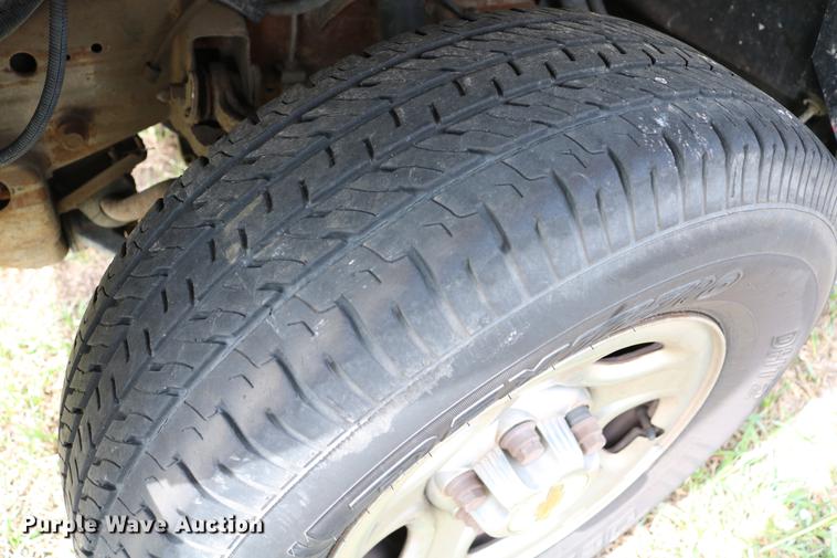 image for item DC7649 2002 Chevrolet Silverado 1500 pickup truck