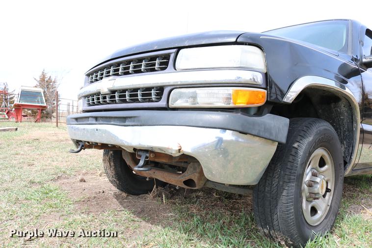 image for item DC7649 2002 Chevrolet Silverado 1500 pickup truck