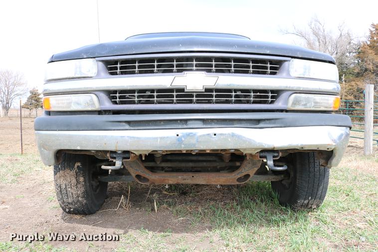 image for item DC7649 2002 Chevrolet Silverado 1500 pickup truck