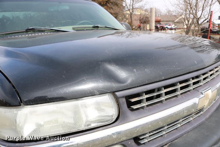 image for item DC7649 2002 Chevrolet Silverado 1500 pickup truck