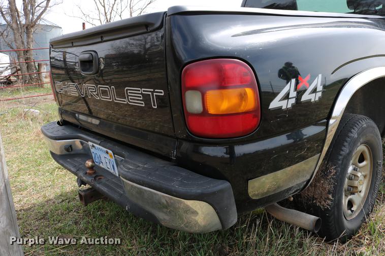 image for item DC7649 2002 Chevrolet Silverado 1500 pickup truck