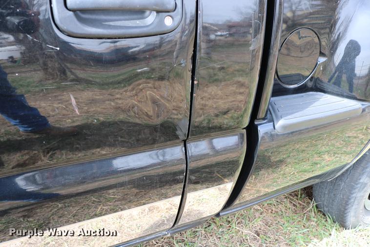 image for item DC7649 2002 Chevrolet Silverado 1500 pickup truck